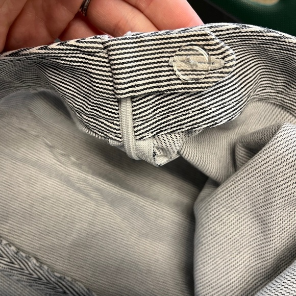 St. John Emma Black White Pinstripe Ankle Pants Sz 10 - Picture 6 of 10